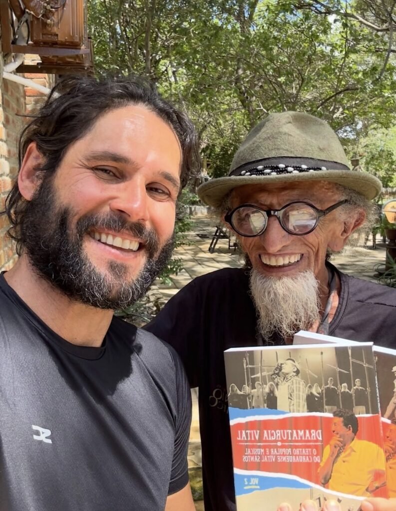 Dudu Azevedo nos bastidores da peça A Paixão de Cristo em Nova Jerusalém, durante a Páscoa de 2026