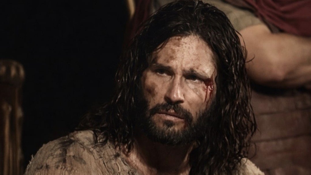 Dudu Azevedo agradece após encenar Jesus na Paixão de Cristo em PE; veja fotos