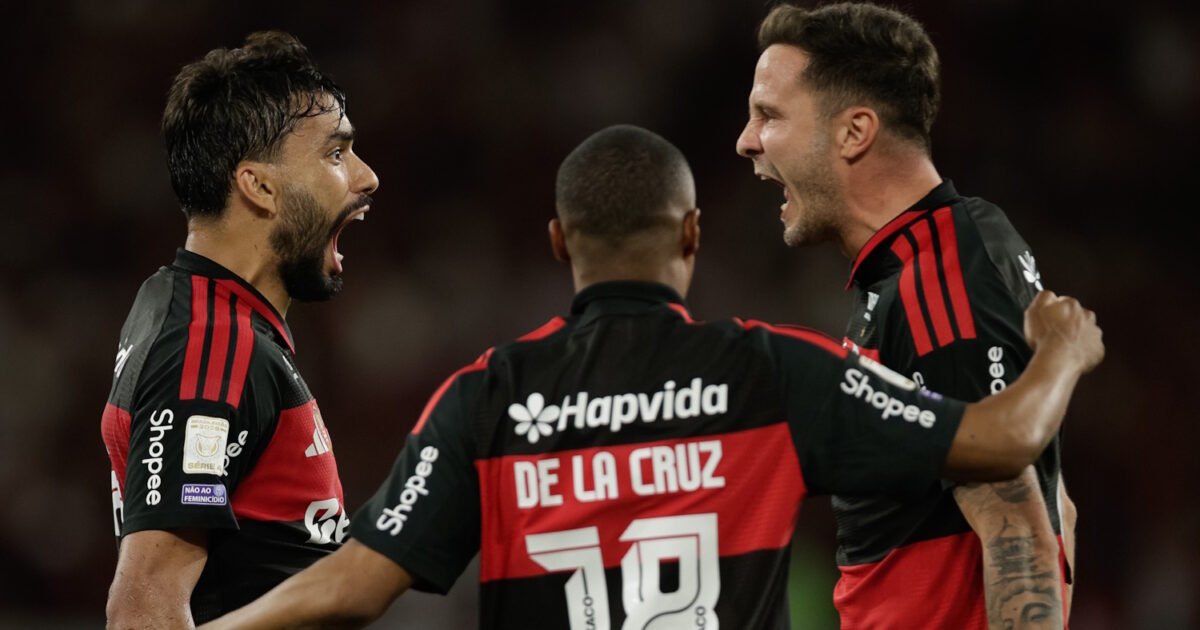 Flamengo vence o Bahia no Maracanã e continua na cola do Palmeiras