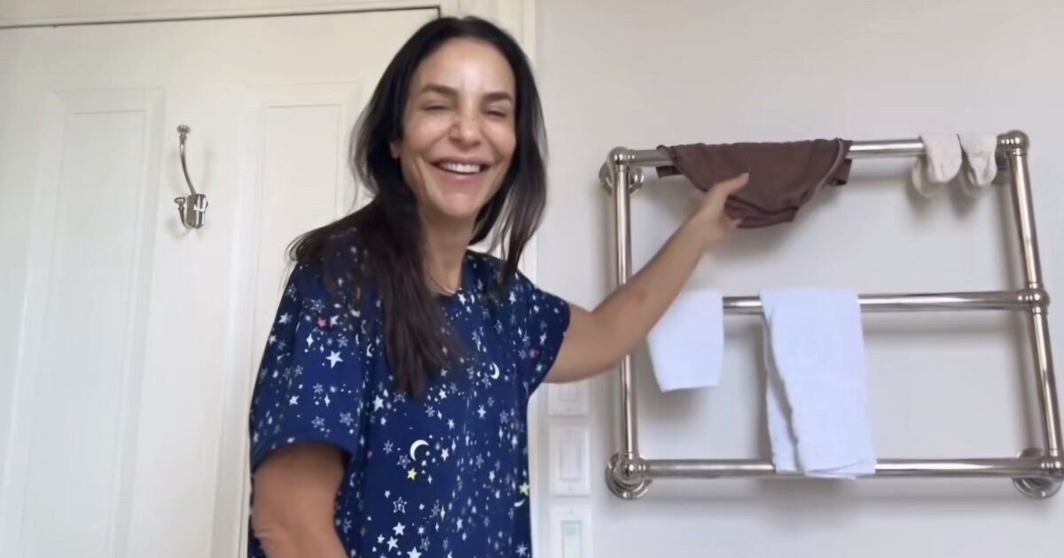 Ivete Sangalo diverte fãs ao mostrar calçola pendurada no banheiro; veja o vídeo