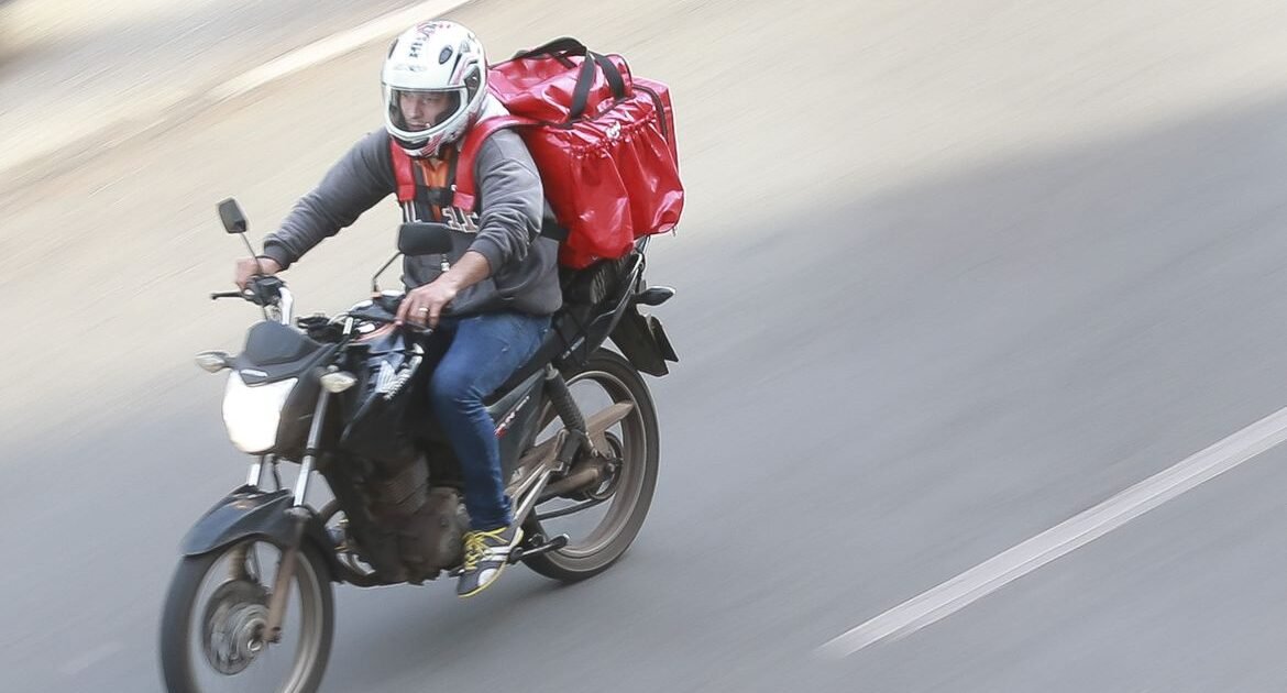 Governo prepara linha de crédito para motociclistas de aplic