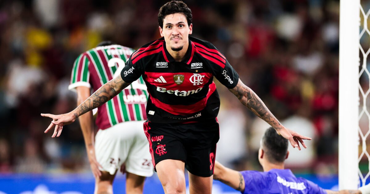Com dois gols de Pedro, Flamengo vence o Fluminense no Maracanã