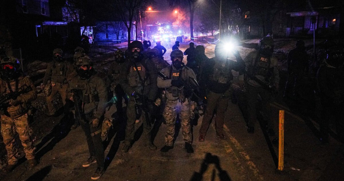 Agente de imigração dos EUA é preso no Texas por tiroteio em Minneapolis
