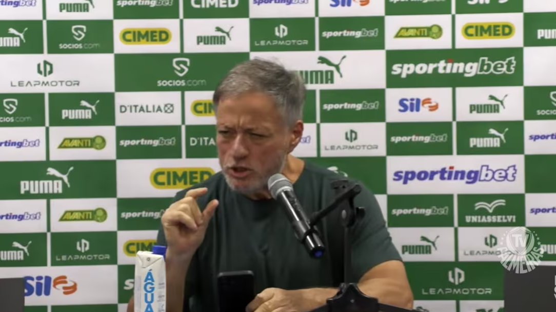 Anderson Barros, executivo do Palmeiras, se revolta com gol anulado no fim da partida