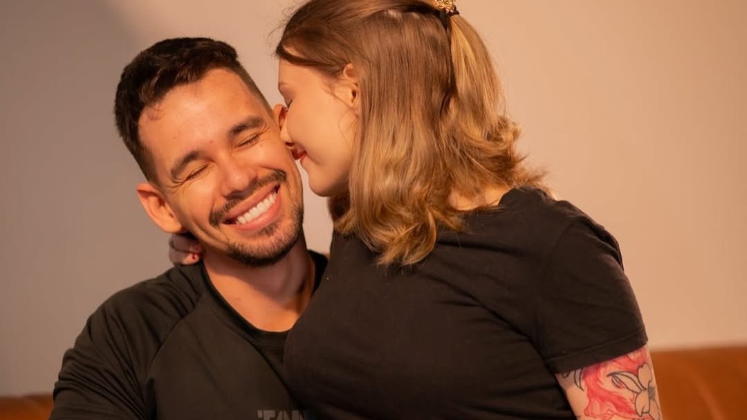 Após polêmicas, viúvo posta homenagem de Dia das Mães a Isabel Veloso