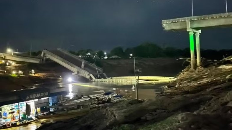 Ponte de R$ 36 mi desaba no AC 2 anos após inauguração; 4 pessoas ficaram feridas