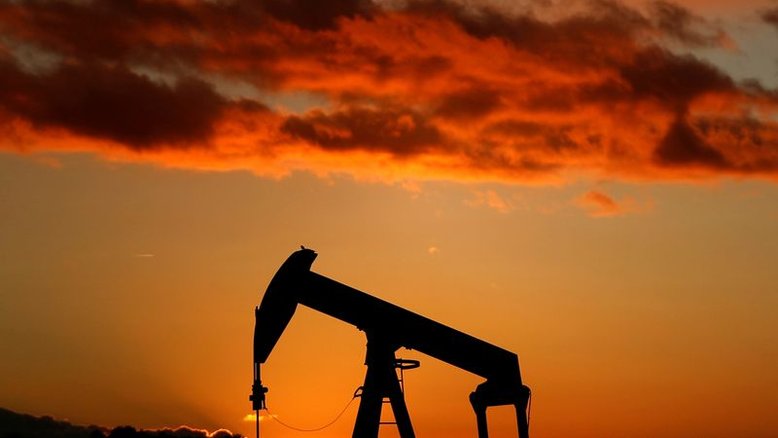 Preços do petróleo sobem com avanço de vacinação nos EUA e tensões no Oriente Médio