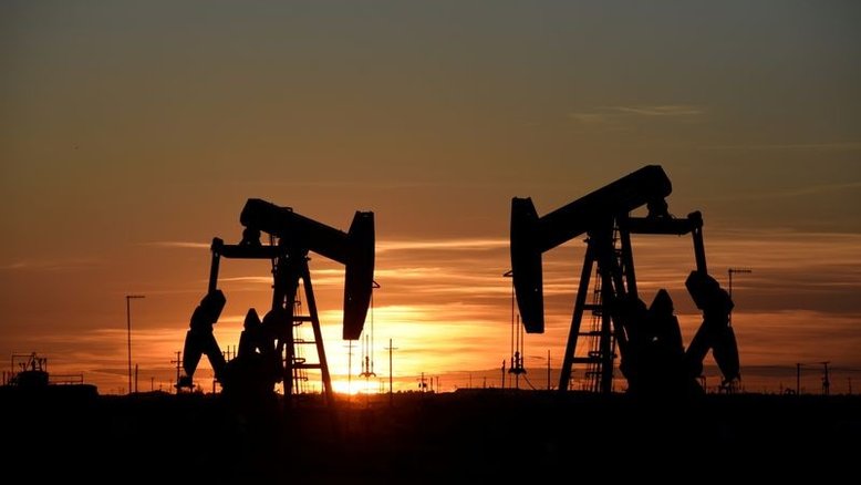 Preços do petróleo caem com aumento de estoques nos EUA e preocupações com pandemia