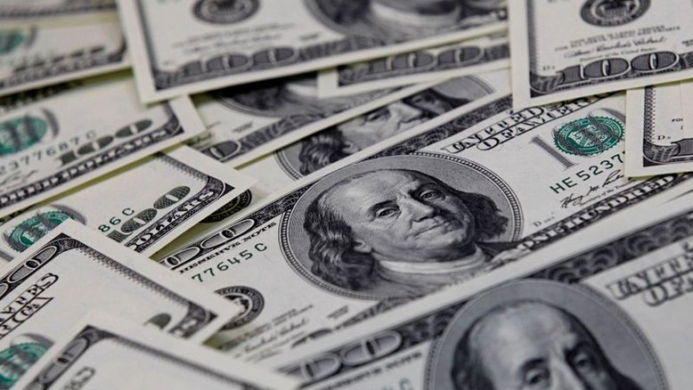 Dólar à vista fecha longe das máximas com atenção a reformas e commodities em alta