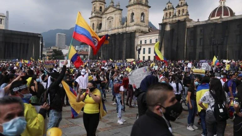 Bloqueios de estradas por protesto interrompem exportações de café da Colômbia
