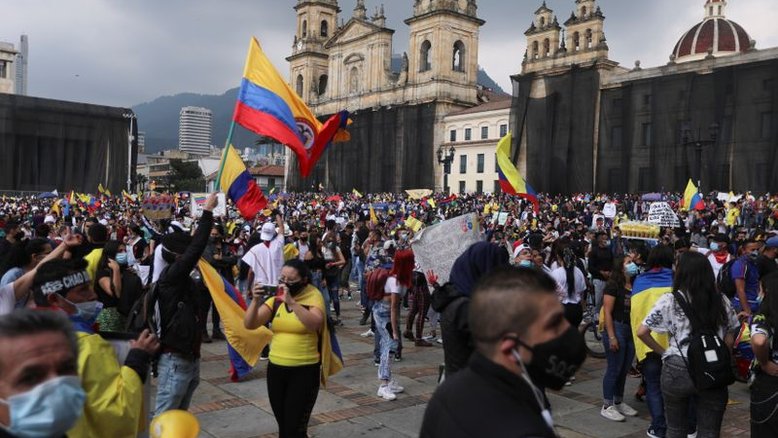 Bloqueios de estradas por protesto interrompem exportações de café da Colômbia