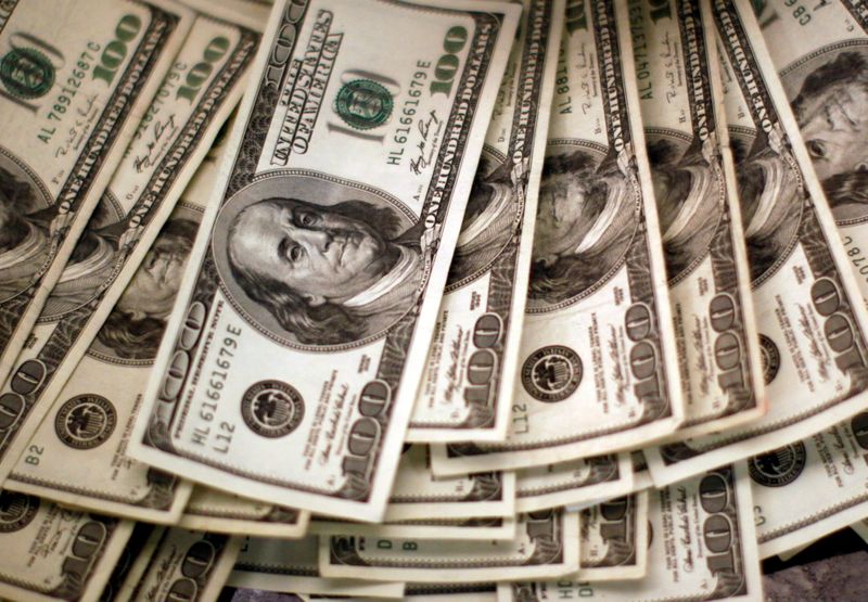 Dólar recua ante real em linha com exterior após alívio de temores sobre aperto monetário nos EUA