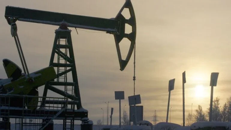 Preços do petróleo sobem com expectativa de nova queda dos estoques