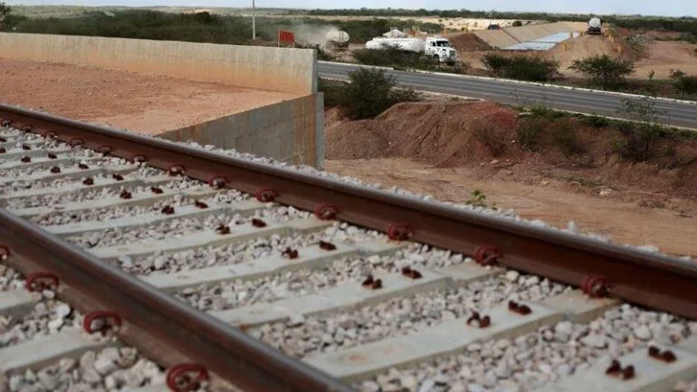 MT anuncia edital para construção de ferrovia estadual, prevê investimento de R$12 bi
