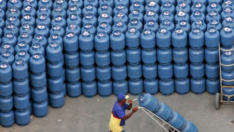 Governo avalia financiar vale-gás com multas ambientais da Petrobras, dizem fontes