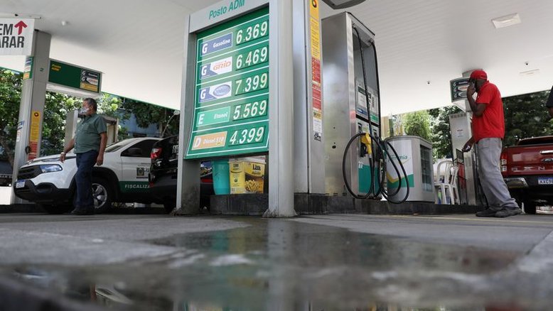 Preço médio da gasolina nos postos sobe na 1º quinzena de maio; etanol também avança
