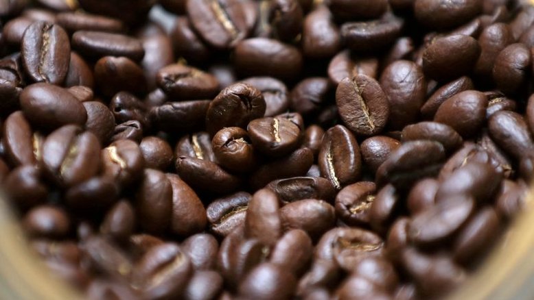 Café arábica atinge máxima de 4 anos e meio, açúcar sobe 2%