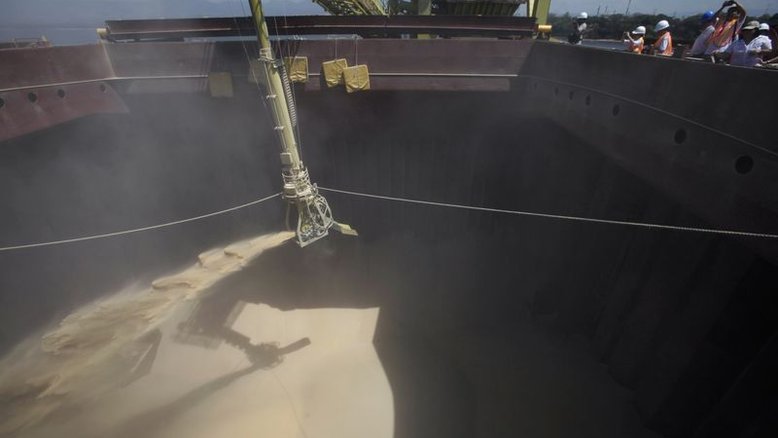 Açúcar bruto atinge mínima de 1 ano com temores de recessão e oferta brasileira