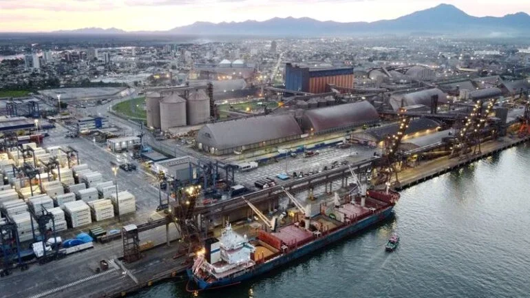 Rumo diz que fluxo ferroviário de produtos a Paranaguá foi retomado
