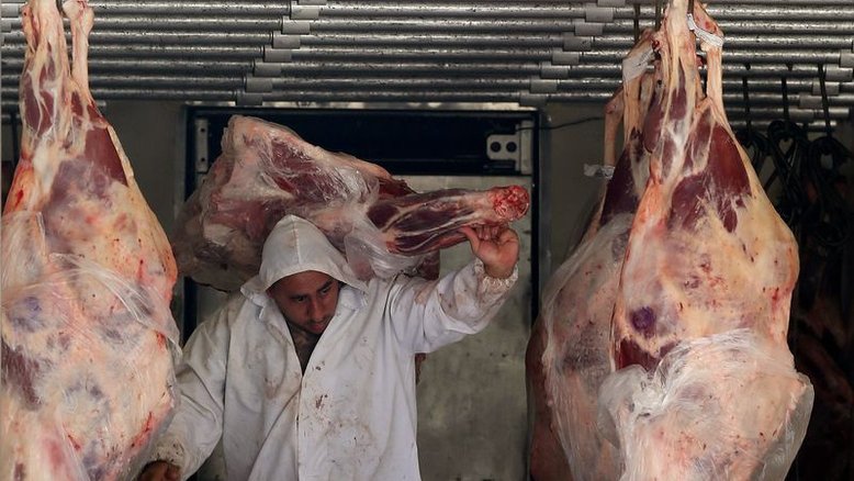 Exportadores de carne do Brasil enfrentam dificuldades no envio de produtos via Xangai