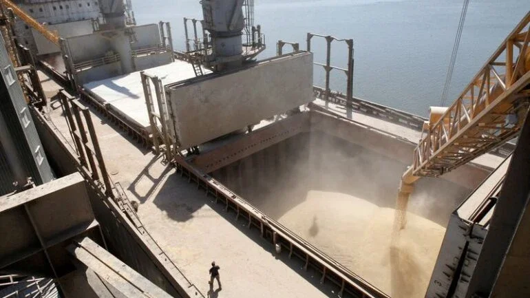 Volume de grãos exportado pela Ucrânia este mês é muito menor do que em maio de 2021