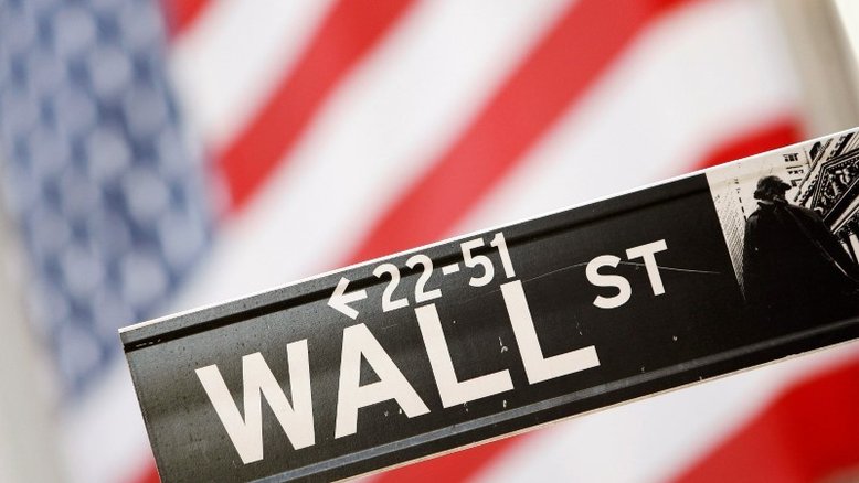 Wall St encerra em baixa enquanto investidores aguardam balanços e dados de inflação