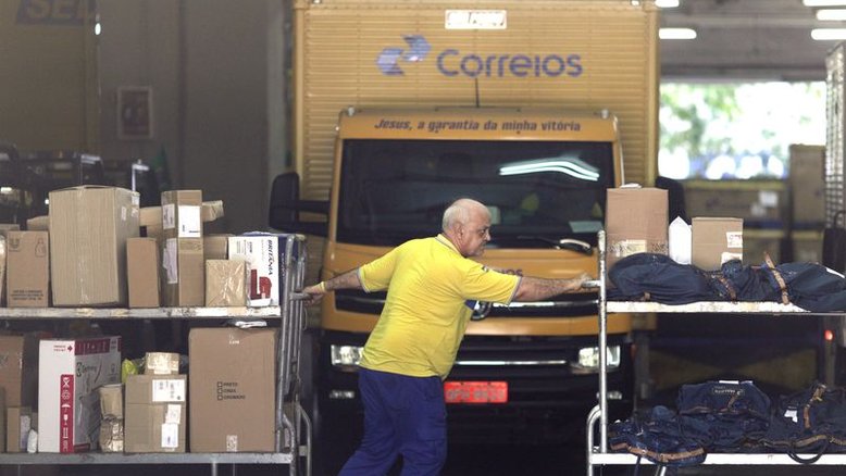 Governo publica decreto de privatização dos Correios