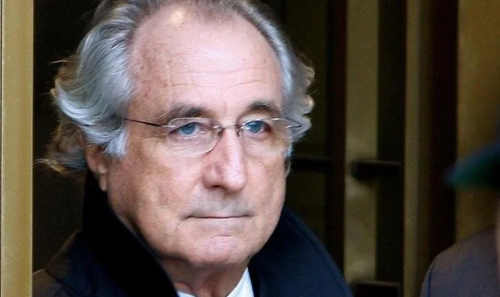 Bernard Madoff, protagonista de pirâmide financeira gigante, morre na prisão