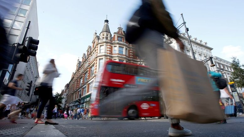 Número de consumidores no Reino Unido dispara 88% com reabertura de lojas após lockdown