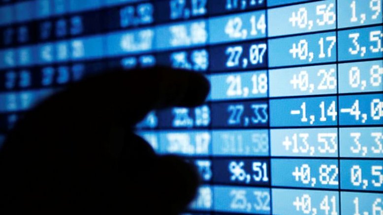 Ibovespa tem queda discreta com ajustes; Petrobras sobe quase 6%