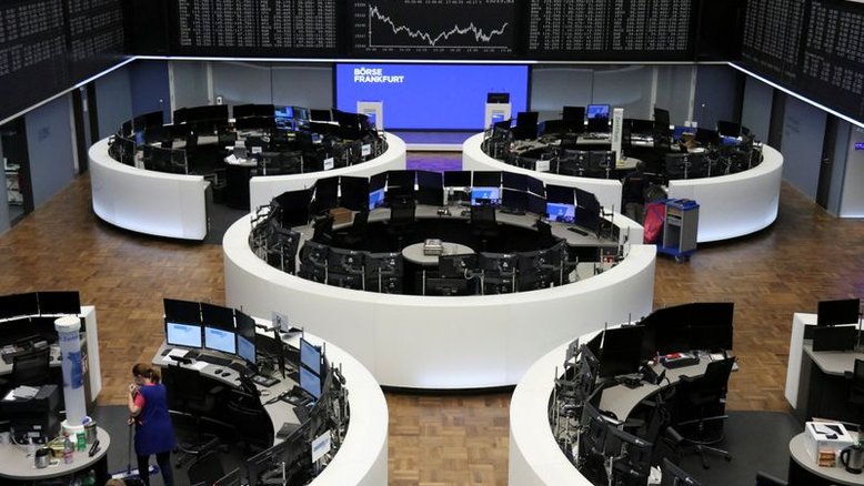 Ações europeias fecham estáveis com otimismo sobre balanços compensando cautela antes do Fed