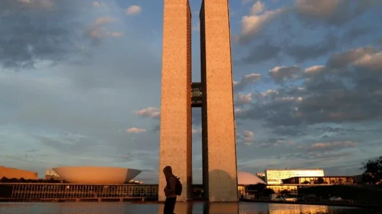 Parecer de reforma reduz IR sobre empresas e mantém tributar em 20% dividendos