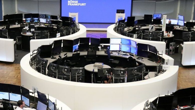 BOLSA EUROPA-Índice fecha em alta com recuperação de commodities após baque da semana passada