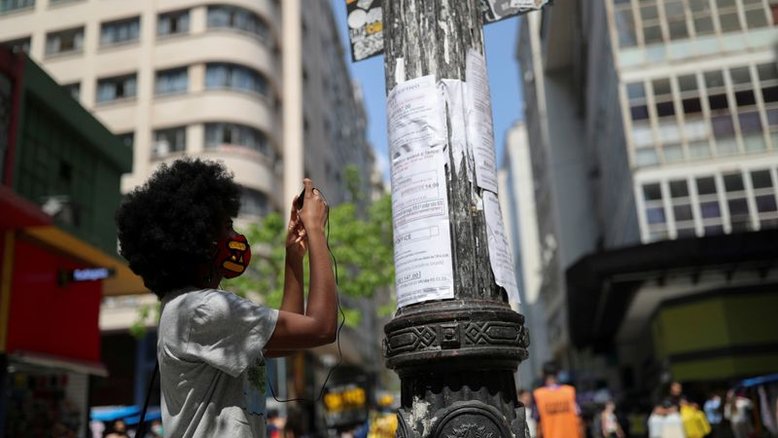 Desemprego no Brasil cai a 14,1% no 2º tri, mas mercado de trabalho ainda busca recuperação
