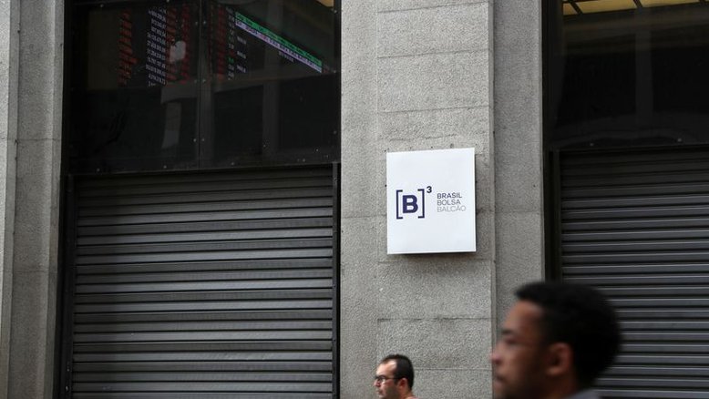 B3 capta US$700 mi e eleva projeção de dívida bruta/Ebitda de 2021