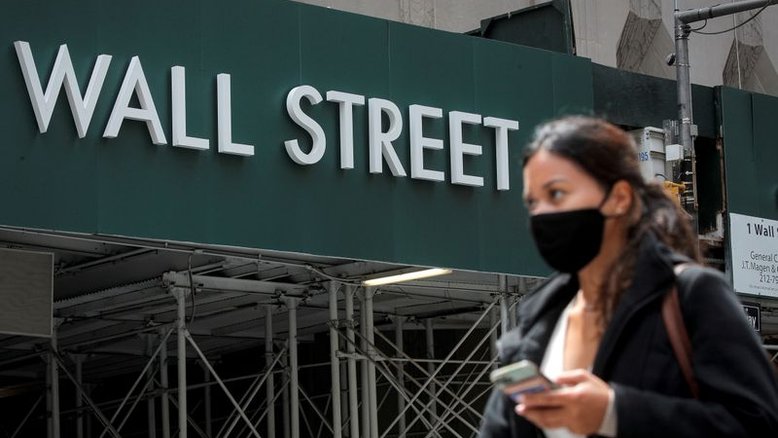 Wall St recua com perdas em petróleo e tecnologia