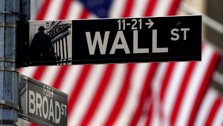 Wall St tem queda acentuada ao término de semana de montanha-russa