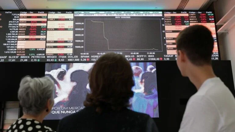 Riscos de desaceleração global e de populismo doméstico crescem e derrubam Ibovespa