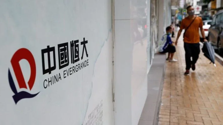 BC da China diz que problemas de dívida da Evergrande são administráveis