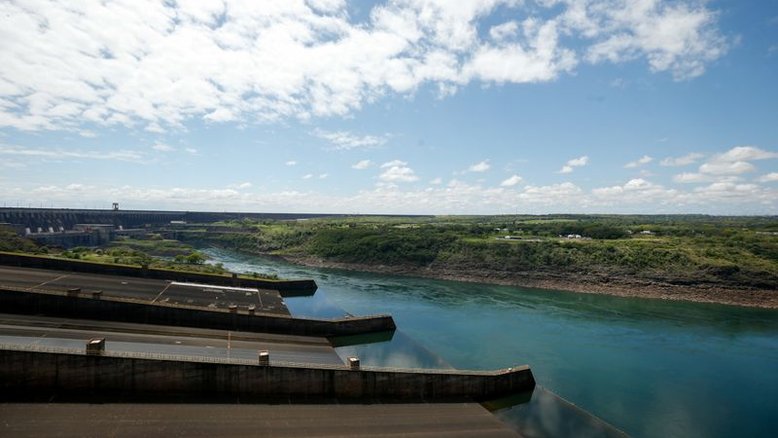 "Não temos água": Itaipu enfrenta crise energética com seca no rio Paraná