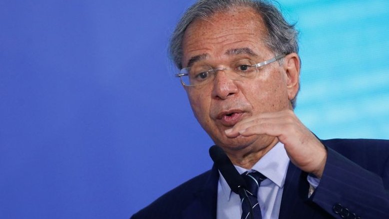 Governo avalia licença para gasto de R$30 bi fora do teto para bancar Bolsa Família, diz Guedes