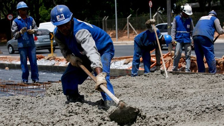Venda de cimento cai 10% em outubro sobre um ano antes, diz Snic