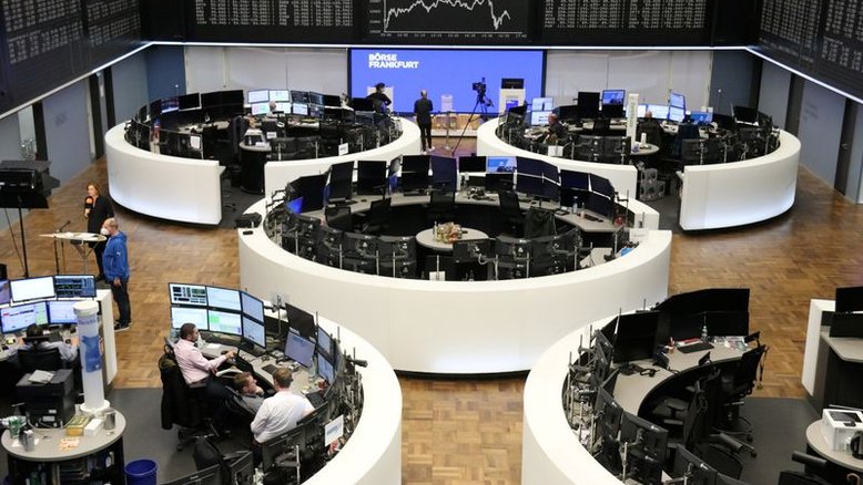 Ações europeias recuam de máximas recordes após 8 dias de ganhos