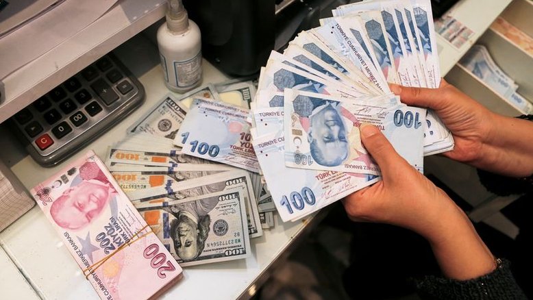 Lira turca marca novas mínimas perto de 10 por dólar