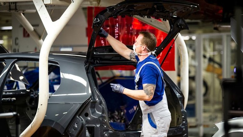 Produção industrial na zona do euro cai menos que o esperado em setembro
