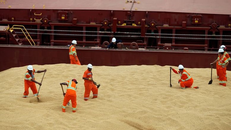 Exportação de soja do Brasil no mês já bate novembro de 2020; minério se recupera