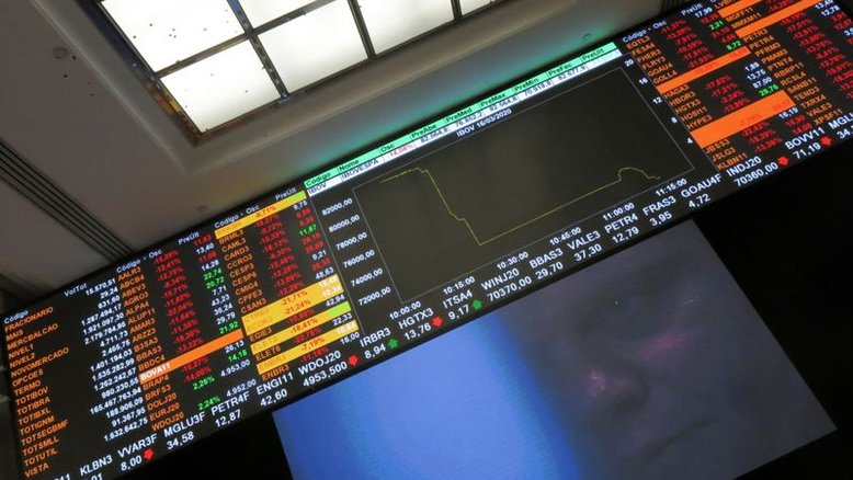 Ibovespa fica perto de perder nível de 100 mil pontos com Powell e ômicron