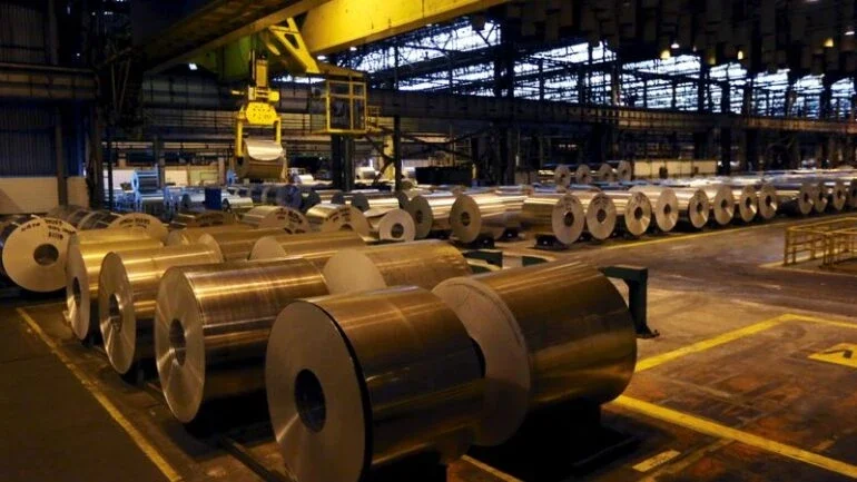 Indústria do Brasil contrai pela 1ª vez em um ano e meio, mostra PMI