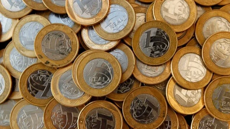 Poupança tem novembro de saque recorde com saída de R$ 12,4 bi, aponta BC