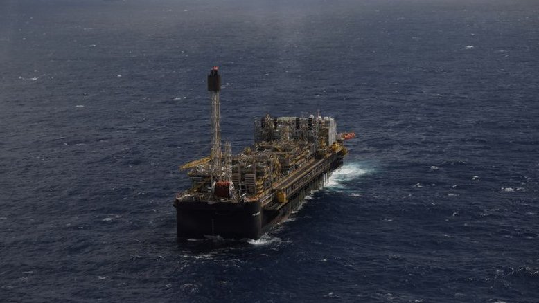 Preços do petróleo avançam quase 5% com esperança em relação à variante Ômicron